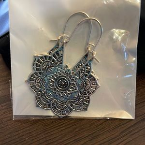 Hollow out hoop earrings